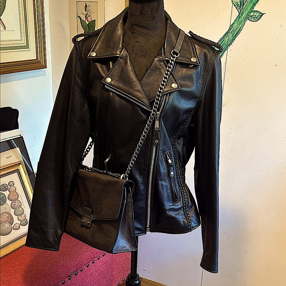 Perfect vintage real motorcycle jacket with great details and shape small/med